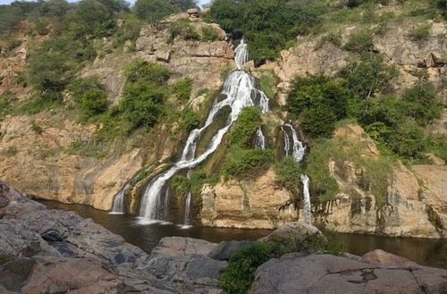 Chunchi Falls – A Scenic Waterfall Retreat